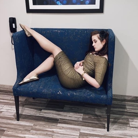 Meet your Posher, Kelley - Picture 4 of 4